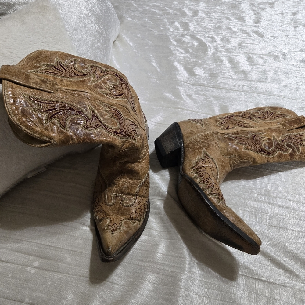 Eagle Cowboy Boots with Embroidered Design By Corral Size 8. - Picture 11 of 14